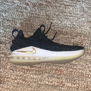Nike LeBron XV Low Black Metallic Good Phantom